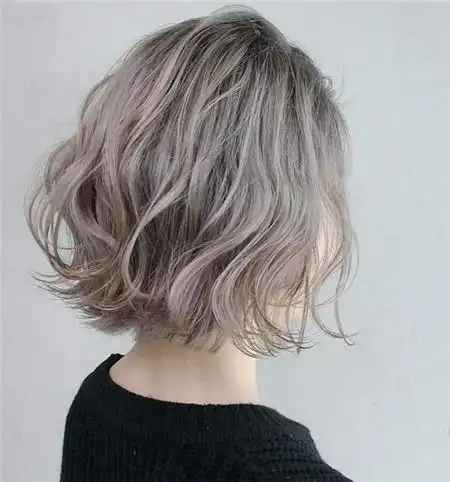 外翘短烫发 好看的层次烫发图片