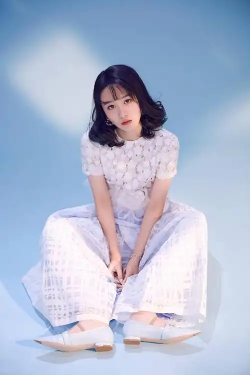 文竹《白发王妃》杀青 天真勇敢昭芸郡主引期待