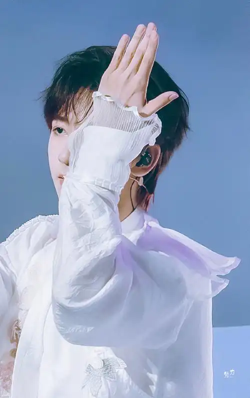 #躺着听时代少年团的躺着真舒服##贺峻霖 梦蝶破笼#