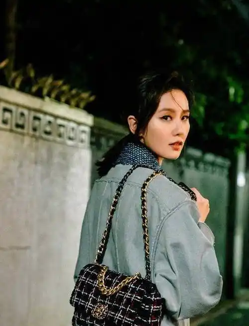 刘诗诗忙里不偷闲!