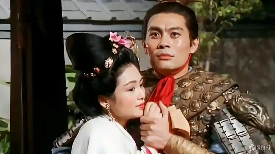 老版三国吕布戏貂蝉删减片段