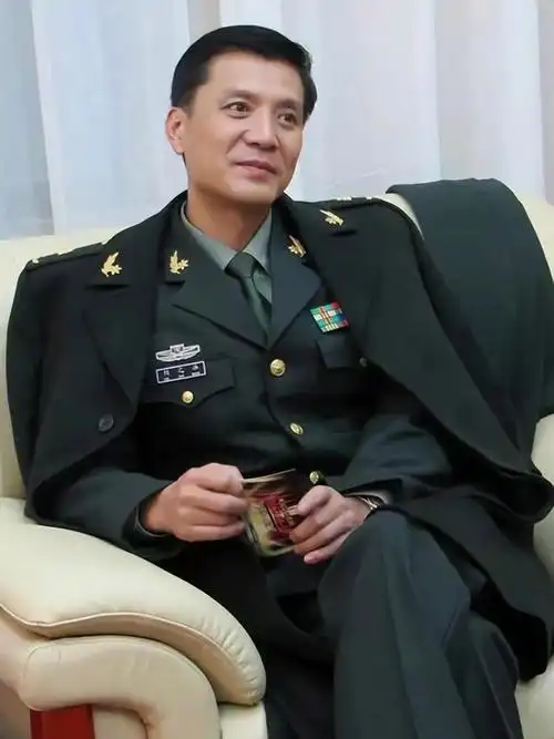 回顾演员刘之冰为继女爱情把关送她出嫁流泪她就是我亲女儿