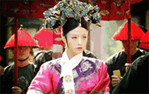 毕竟《甄嬛传》中的华妃一角儿,是辣~~~~么让人记忆深刻!