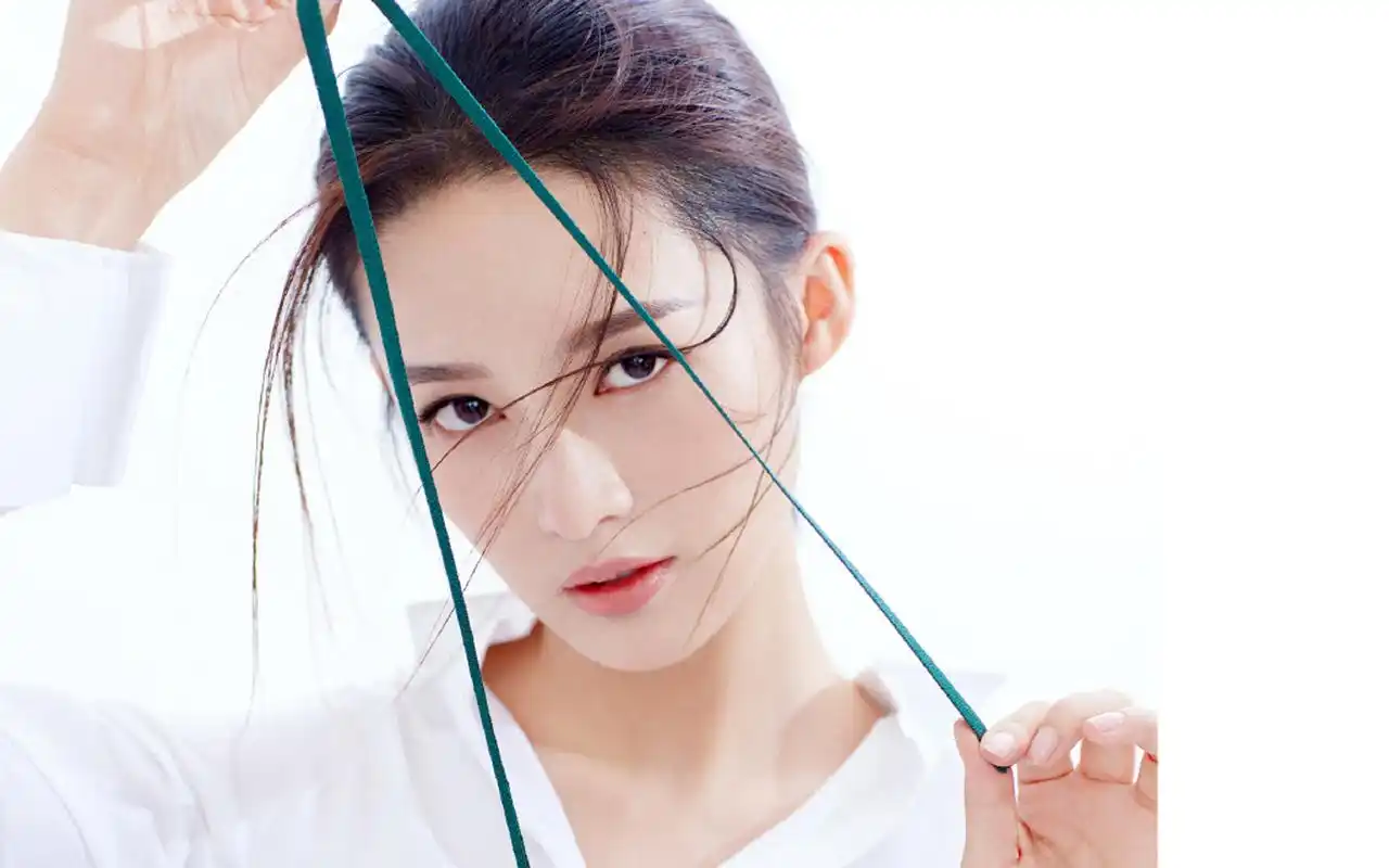 李沁最新时尚写真图片高清电脑壁纸