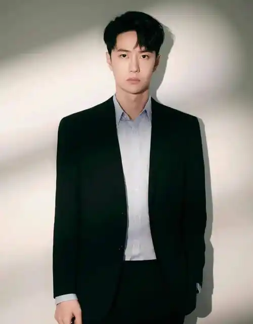 鹿晗肖战贵气十足,朱一龙太惊艳_三七_发型_感觉