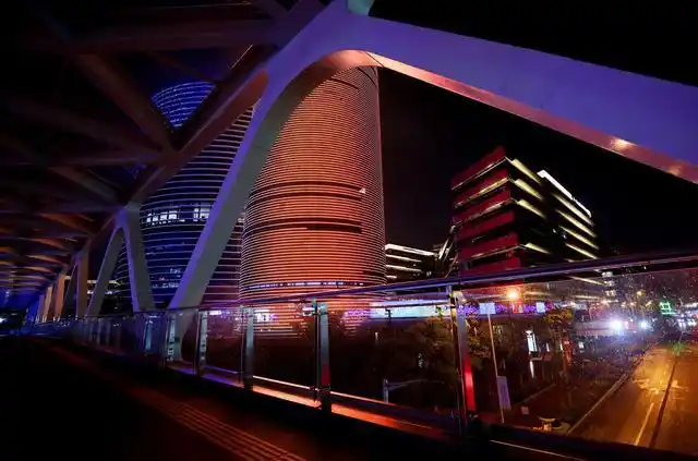 上海虹桥商务区夜色