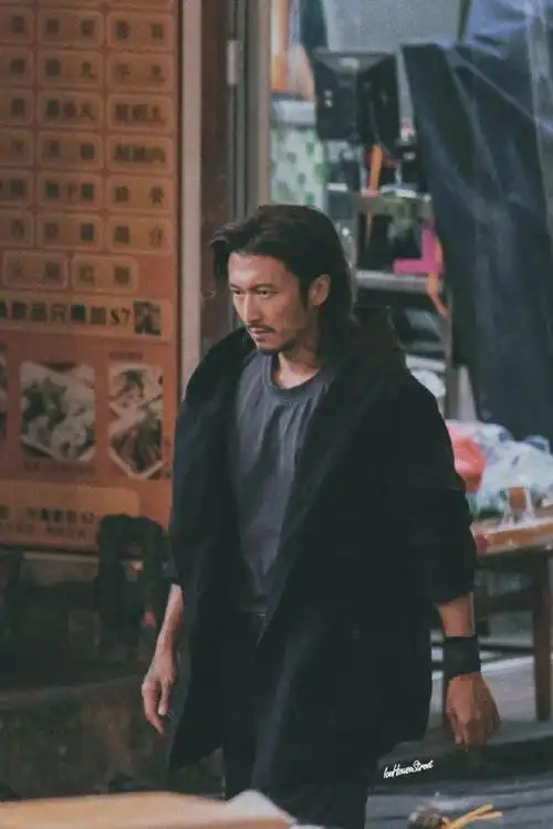 谢霆锋超话90#电影怒火漫延#依然是昨晚的中环拍摄路透(cr.