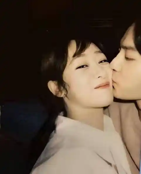 肖战方辟谣与李沁恋情传闻,干饭人肖战每次聚餐都传绯闻!