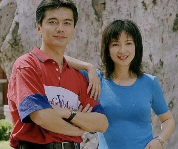 许亚军现任老婆资料 许亚军第一任初恋老婆黄建萍图片 - 虾皮情感网