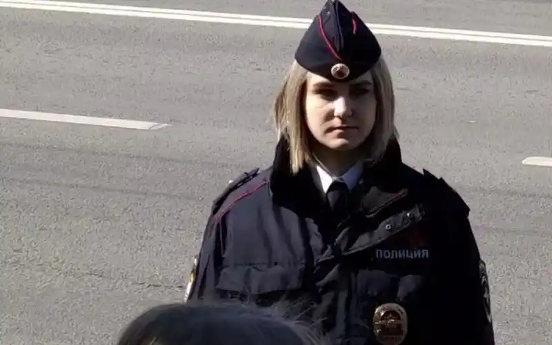 这个俄罗斯女警察很漂亮
