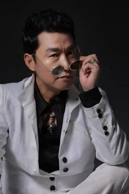 赵燕国彰大部分人不认识,但《插翅难逃》的张世豪,想不认识都难