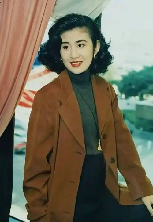 女儿考入名校,与陈可辛同居21年,不领证坚持aa制的吴君如图什么