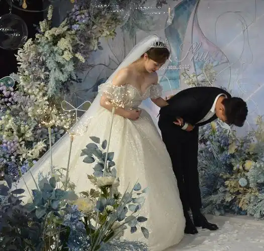 大婚盛典答谢喜宴圆满礼成,至亲好友嘉宾如云高朋满座.