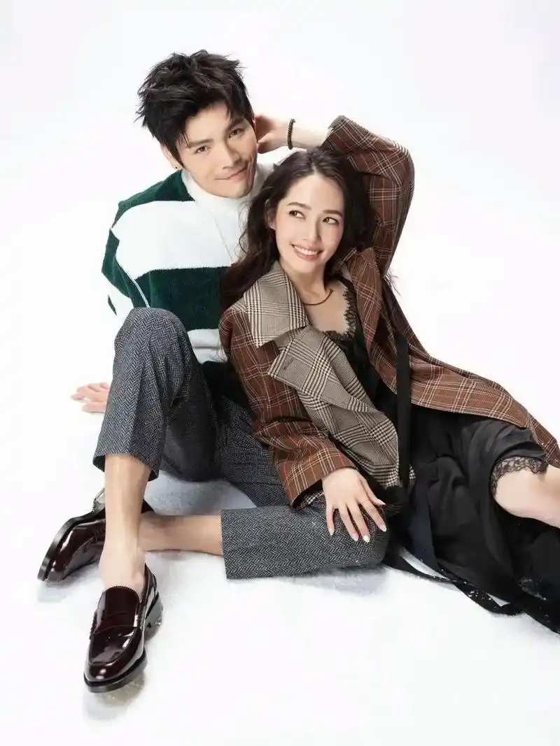 向佐郭碧婷合照,接机母子二人,儿子长相酷似向佐#郭碧婷向佐 - 抖音