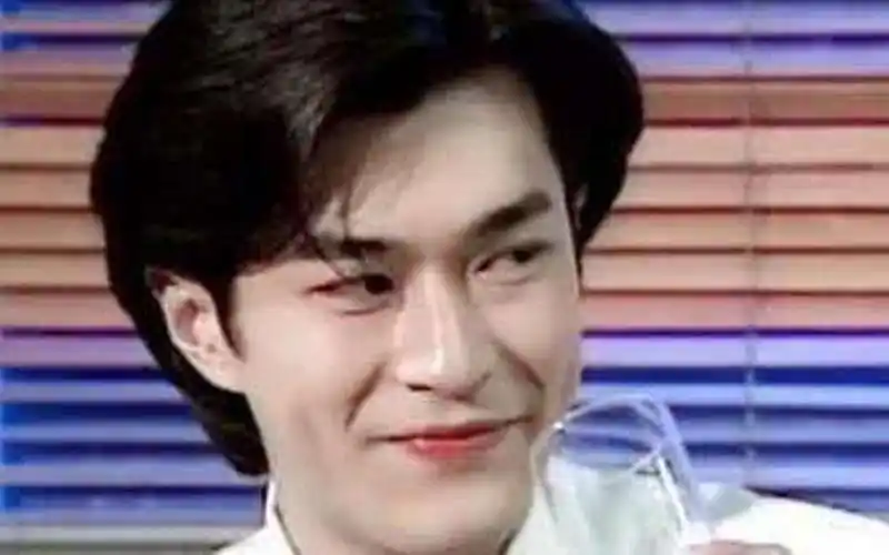 【处处吻】80年代香港男明星盛世神颜混剪:他们惊艳了一个时代!