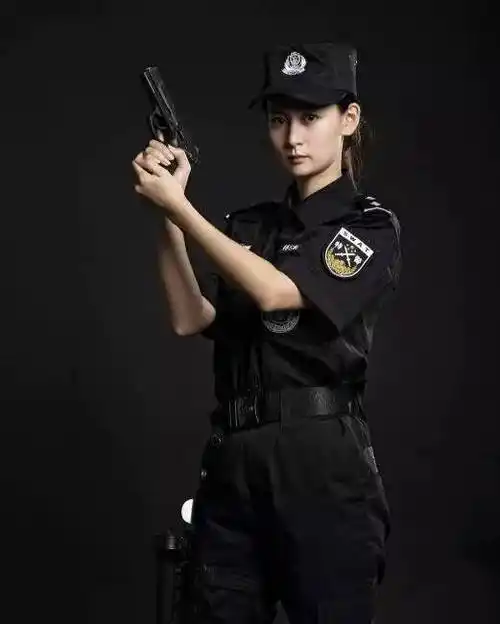 让你看一看什么叫做第一美女警官?