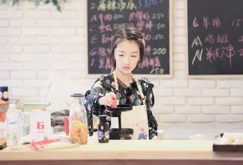 《中餐厅》团宠周冬雨 受众人宠爱的"闺女"