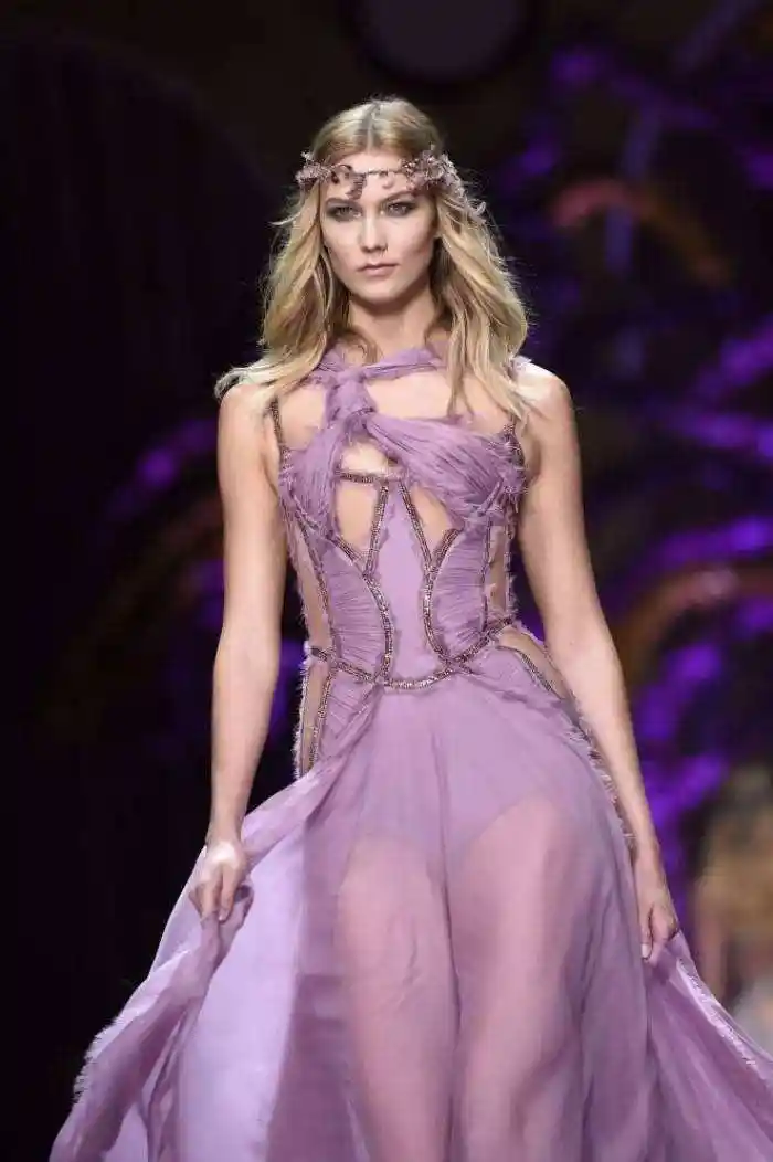 维密超模走秀:天使的脸蛋,性感的身材,这样的模特我怎能不喜欢