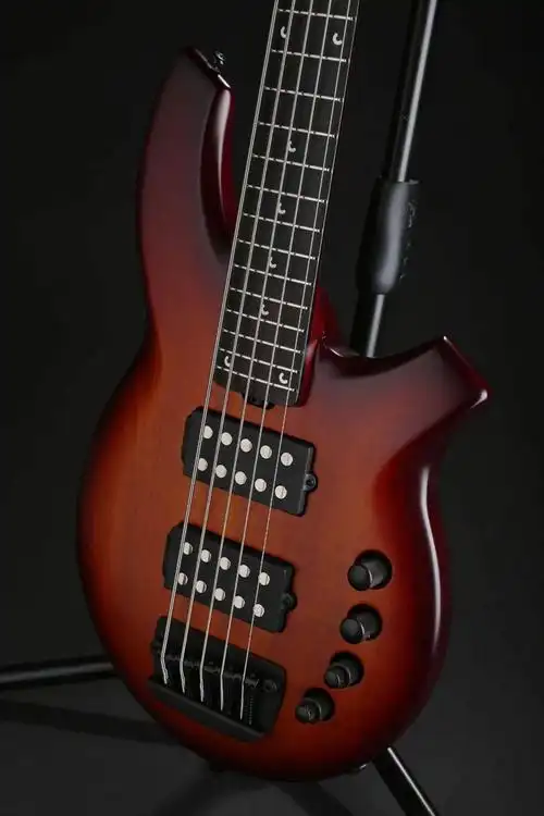 前卫全能丨musicmanbongo系列贝斯