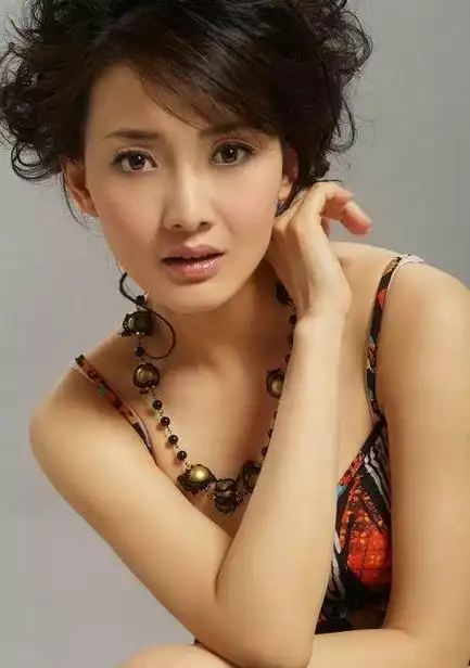 牛莉(中国女演员))_石塘网