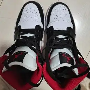 nikeaj1中帮红黑 莆田高版本 穿过一次 可以直接拍