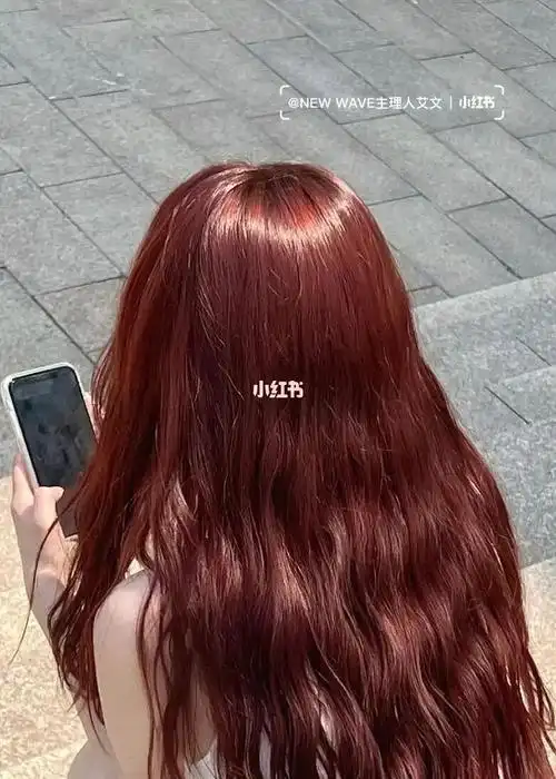 好看的晚葡萄酒红发色谁染谁白,白到发光阳光下超元气很少女显甜美