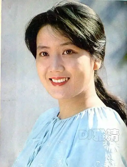 原创李秀明近照昔日当红女星唐国强老搭档如今65岁女儿长得像妈妈