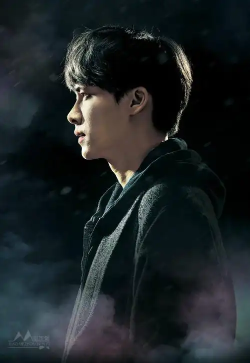 李易峰#老炮儿 高清无损原海报~【请戳原图查看】小波的镜头有点潘貂