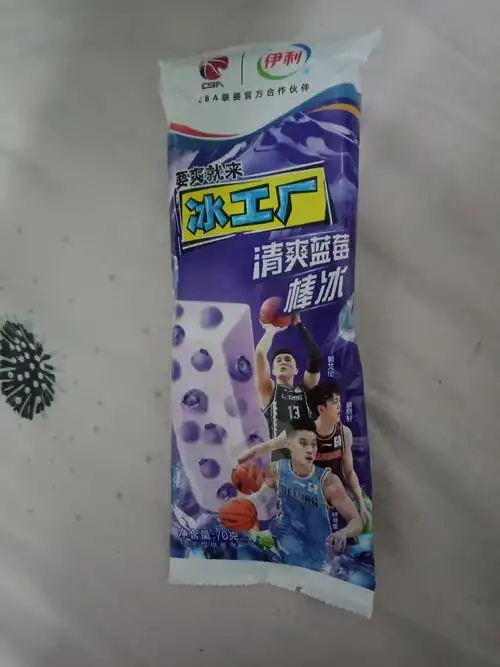 雪糕真好吃:/ 打卡蓝莓冰工厂 另外也不知道是不是我买的问题 这个