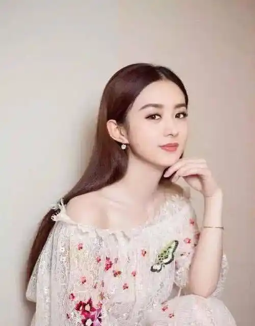 原创12年前不被冯小刚看好,如今却成人气小花旦,旗下豪车无数_赵丽颖