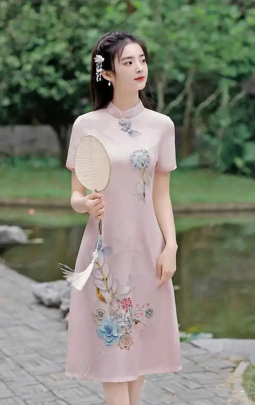 旗袍2024年新款时尚日常大小姐改良版小个子贵夫人连衣裙旗开得胜