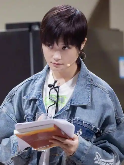 "时尚宠儿"李宇春,力挺肖战怒怼龙丹妮,助倪妮拿下顶奢代言_内涵_时候