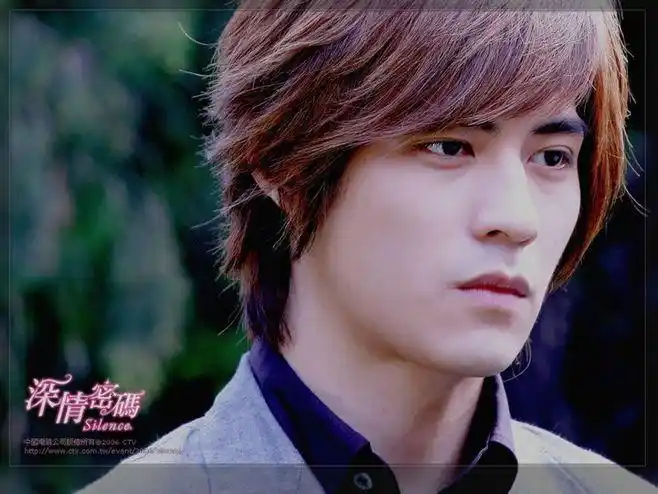 深情密码 戚伟易( 周渝民 饰)