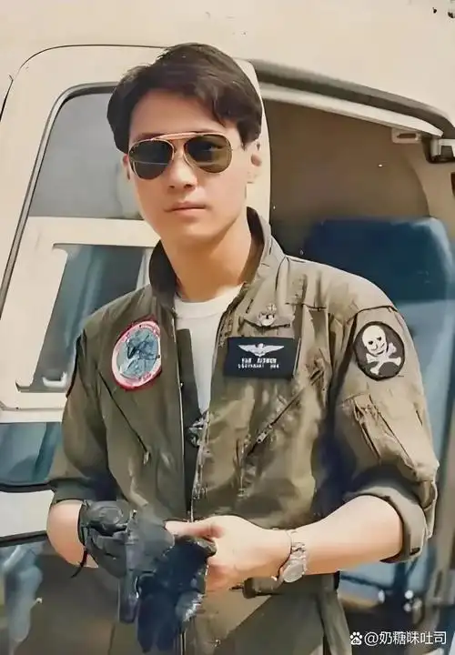 尽管黎明的五官并非完美,但他的气质却令人难以忽视