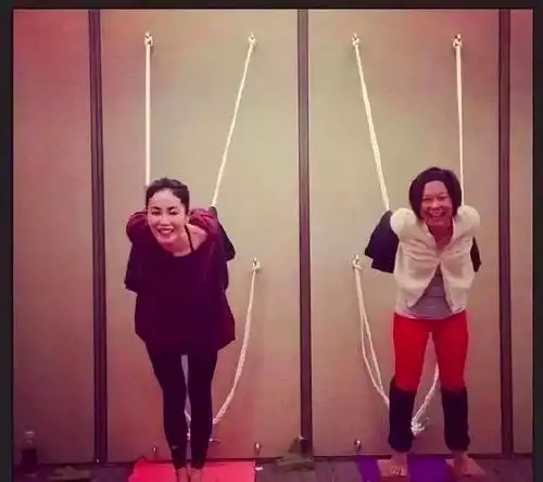 网传王菲高难度瑜伽照,49岁王菲身材曼妙,比张柏芝韧性还要好