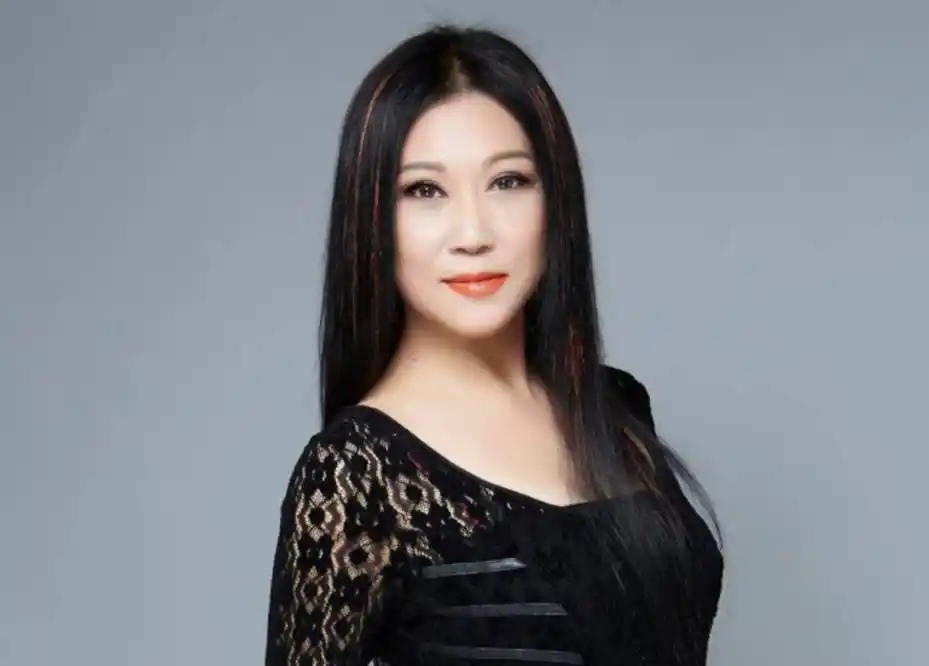 原创知名歌手李丽芬近况61岁单身无儿女见证侄女出嫁眼泛泪光