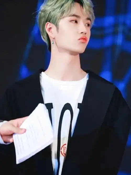 嘟嘟嘴的一博也太可爱啦_王一博_娱乐_明星娱乐资讯