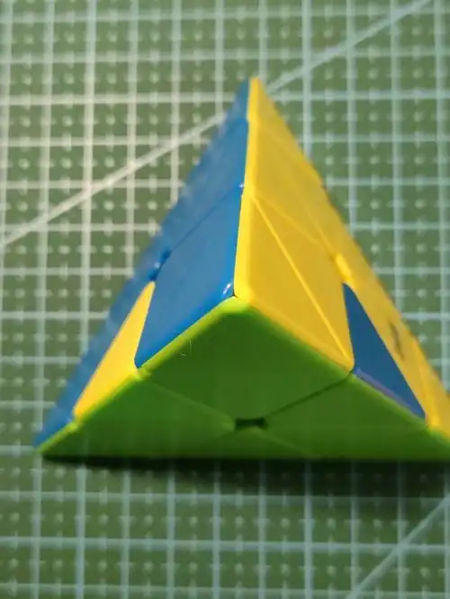 求助金字塔魔方还原