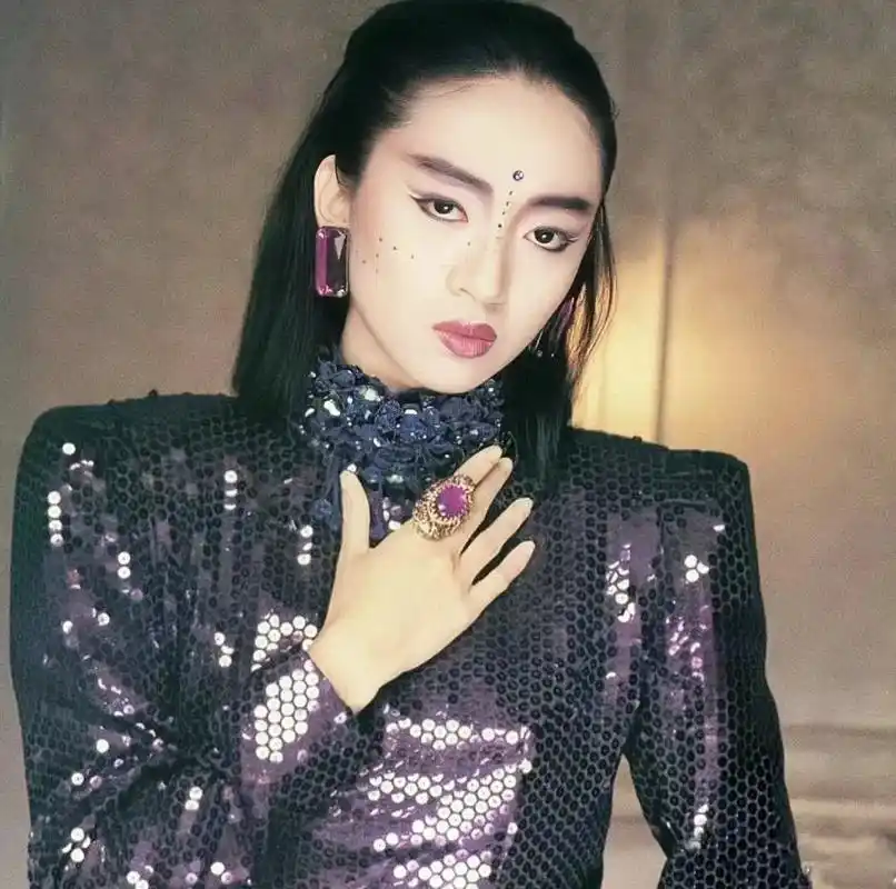 我的梦里…我的心里#梅艳芳#老照片  - 抖音