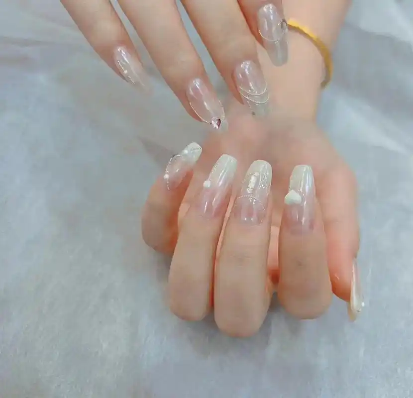 闪耀指尖,美甲的魅力绽放!