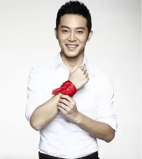 沙溢从军艺校草到油腻大叔落魄时借住胡可家红后送岳母豪宅