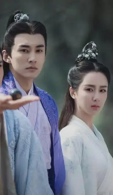 没几天,刘学义就探班杨紫.各种同款也是有的.