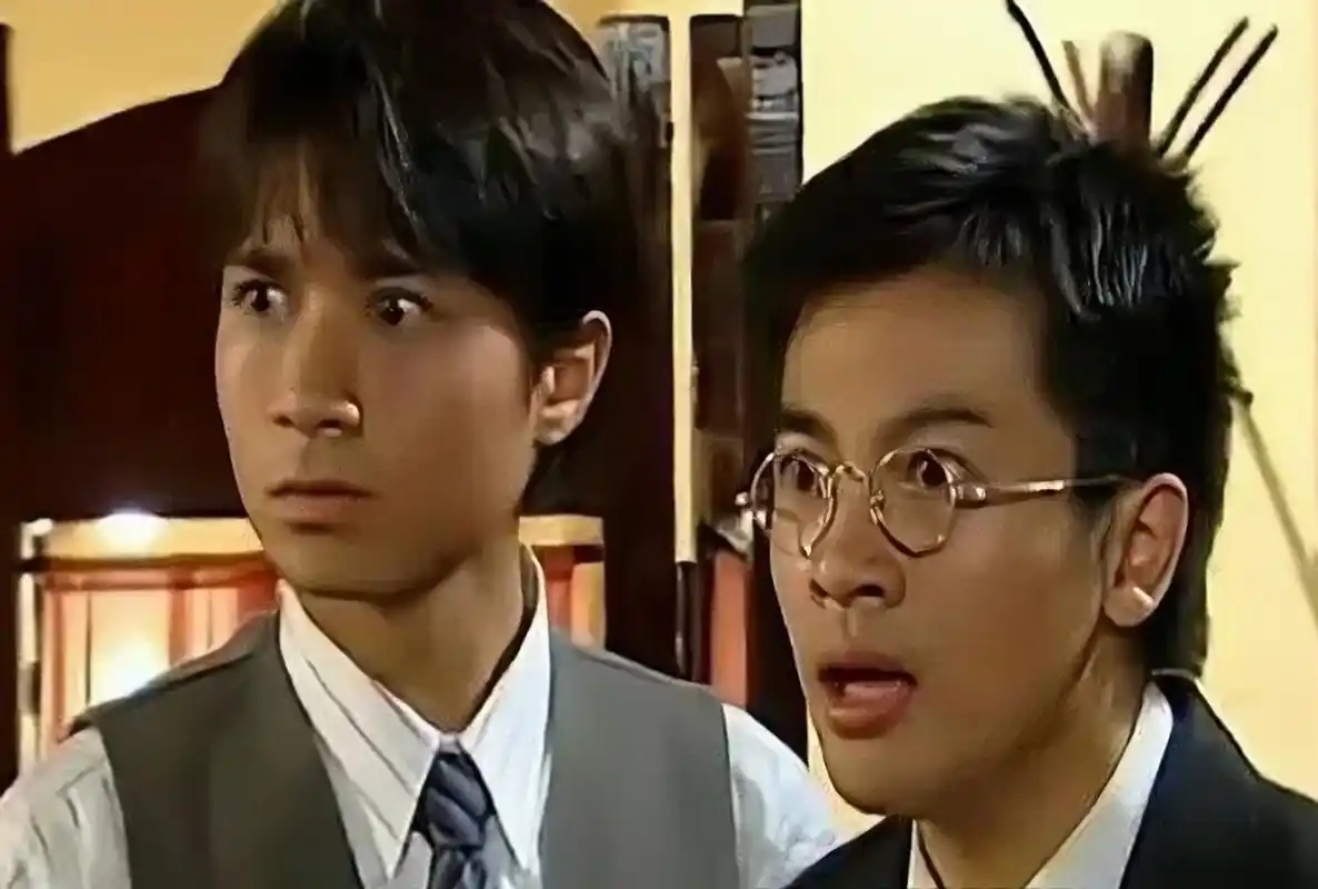 古巨基苏有朋手牵手唱《情深深雨蒙蒙》,何书桓杜飞合体了!