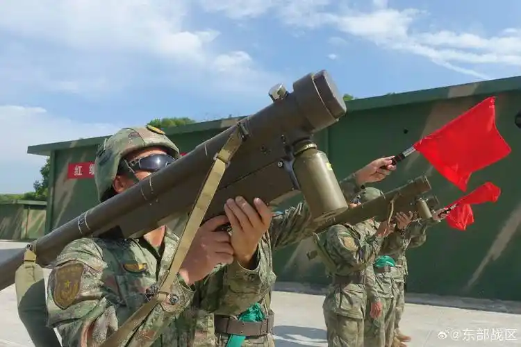 东部战区空军某基地组织便携式防空导弹射手集训_胡放云_杨志鑫_利剑