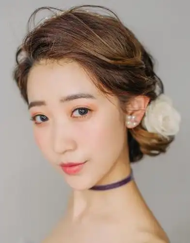 简单的新娘发型