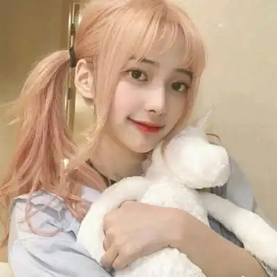 女生笑得很开心很甜的头像