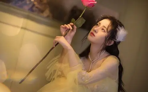 鞠婧祎浪漫性感高清桌面壁纸