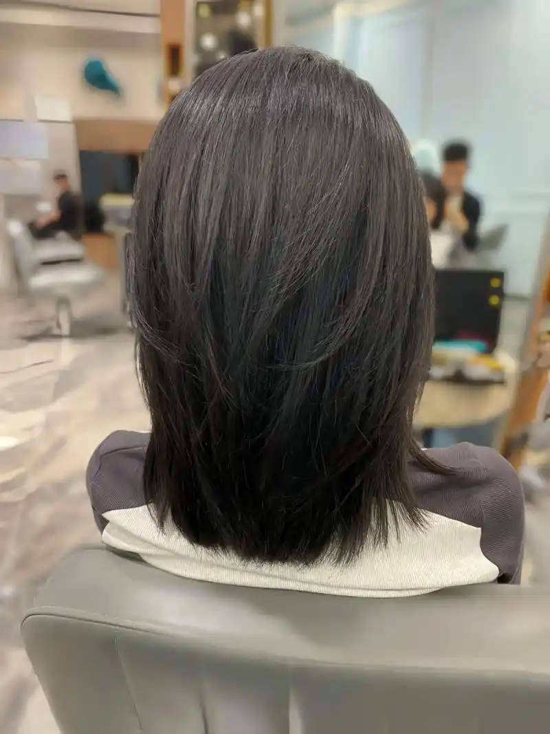 锁骨短发 平时无论在家 逛街 自拍 穿搭 不化妆都很好看的层次感发型