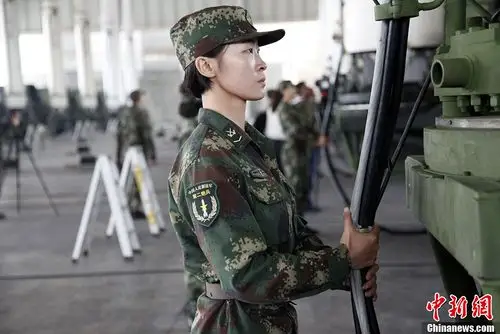 第二炮兵"常规导弹第一旅"进行导弹发射训练