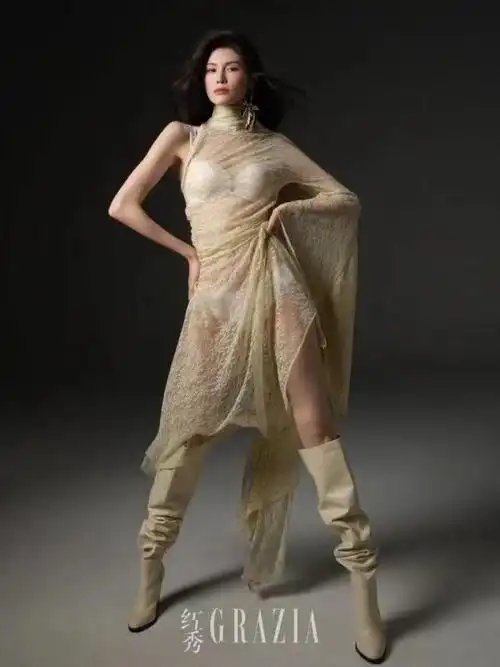 超模奚梦瑶何穗同穿内衣同框pk何穗都赢麻了